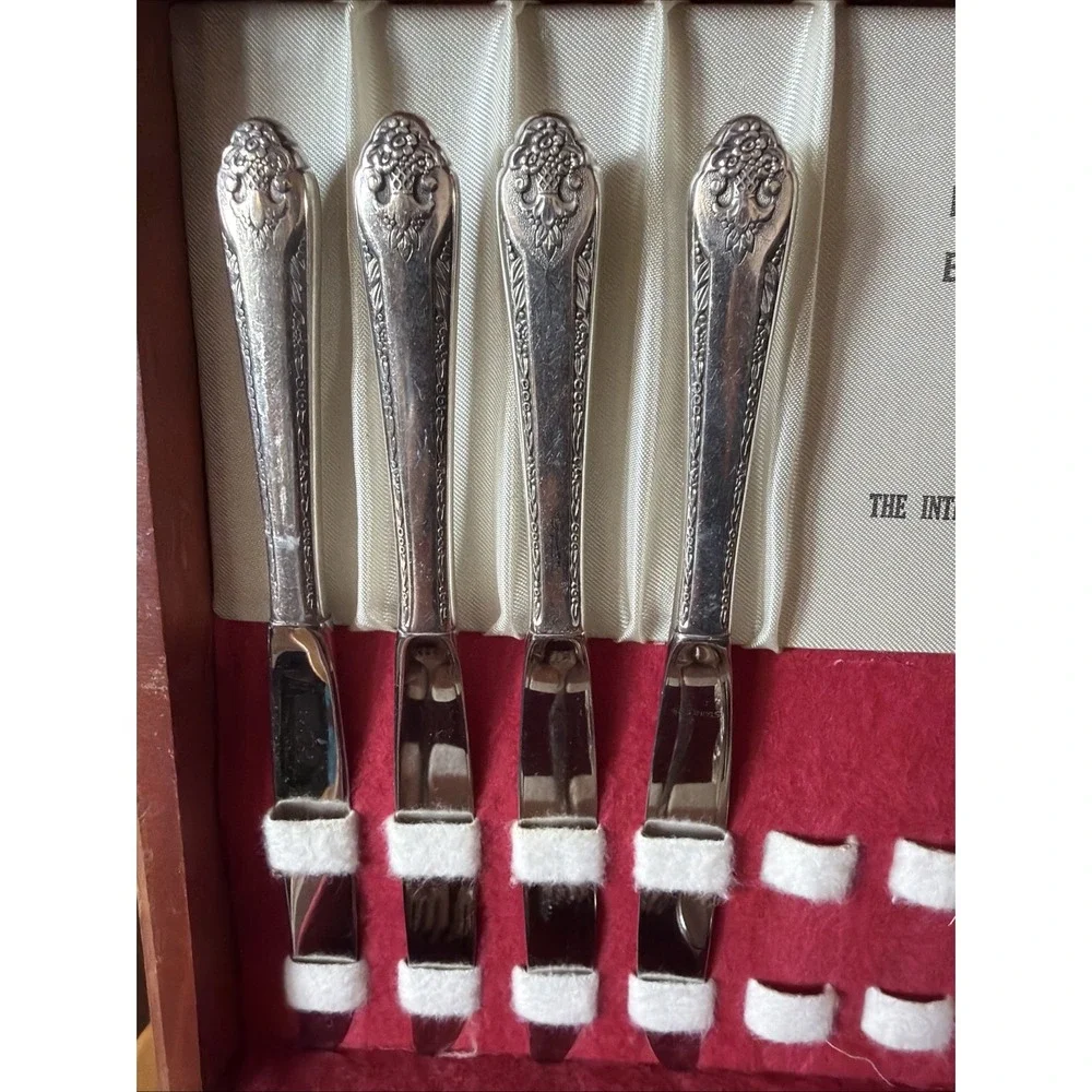 Holmes & Edwards Lovely Lady 1937 Silverplate Flatware 49 Piece Set + Box VTG